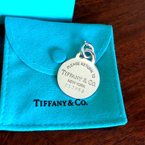 Tiffany & Co. Jewelry - 🌹Stunning Tiffany & Co. Round Tag Charm w/ Spring Clasp - Unisex Wearable